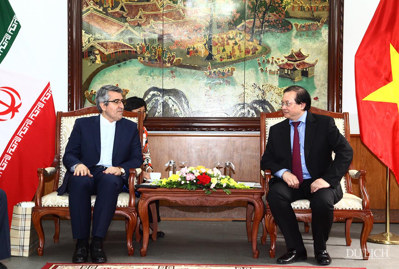 Thứ trưởng Bộ Văn hóa, Thể thao và Du lịch Tạ Quang Đông tiếp Đại sứ Iran Ali Akbar Nazari
